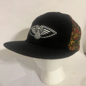Source Unknown Black and Multicolor Patterned Hat